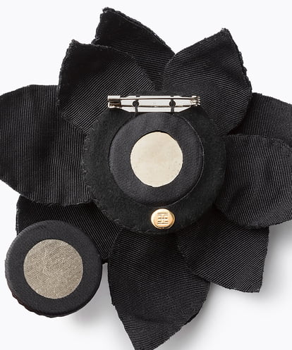 EAUVIRE マグネット付きスパンコールコサージュ ブラック