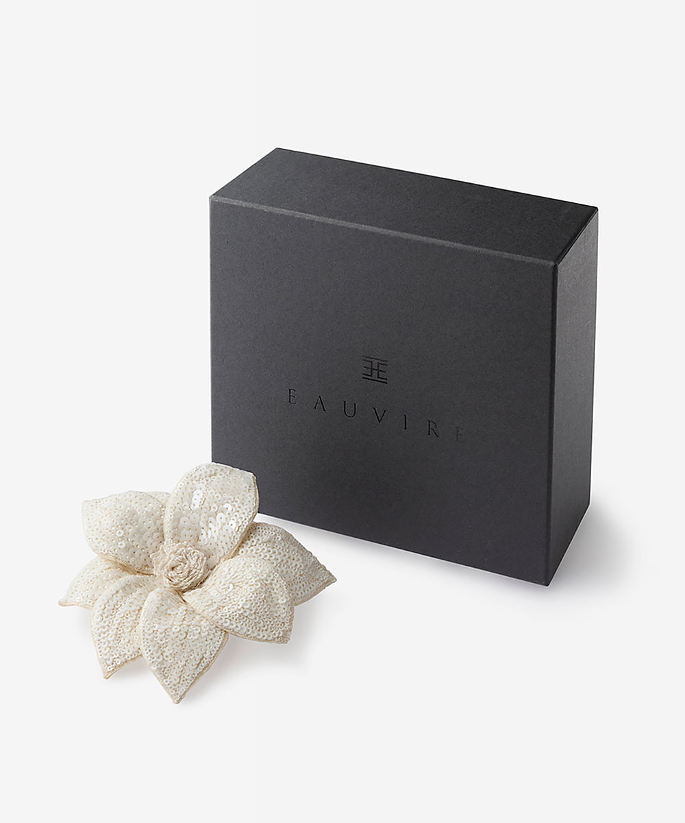 EAUVIRE マグネット付きスパンコールコサージュ ブラック