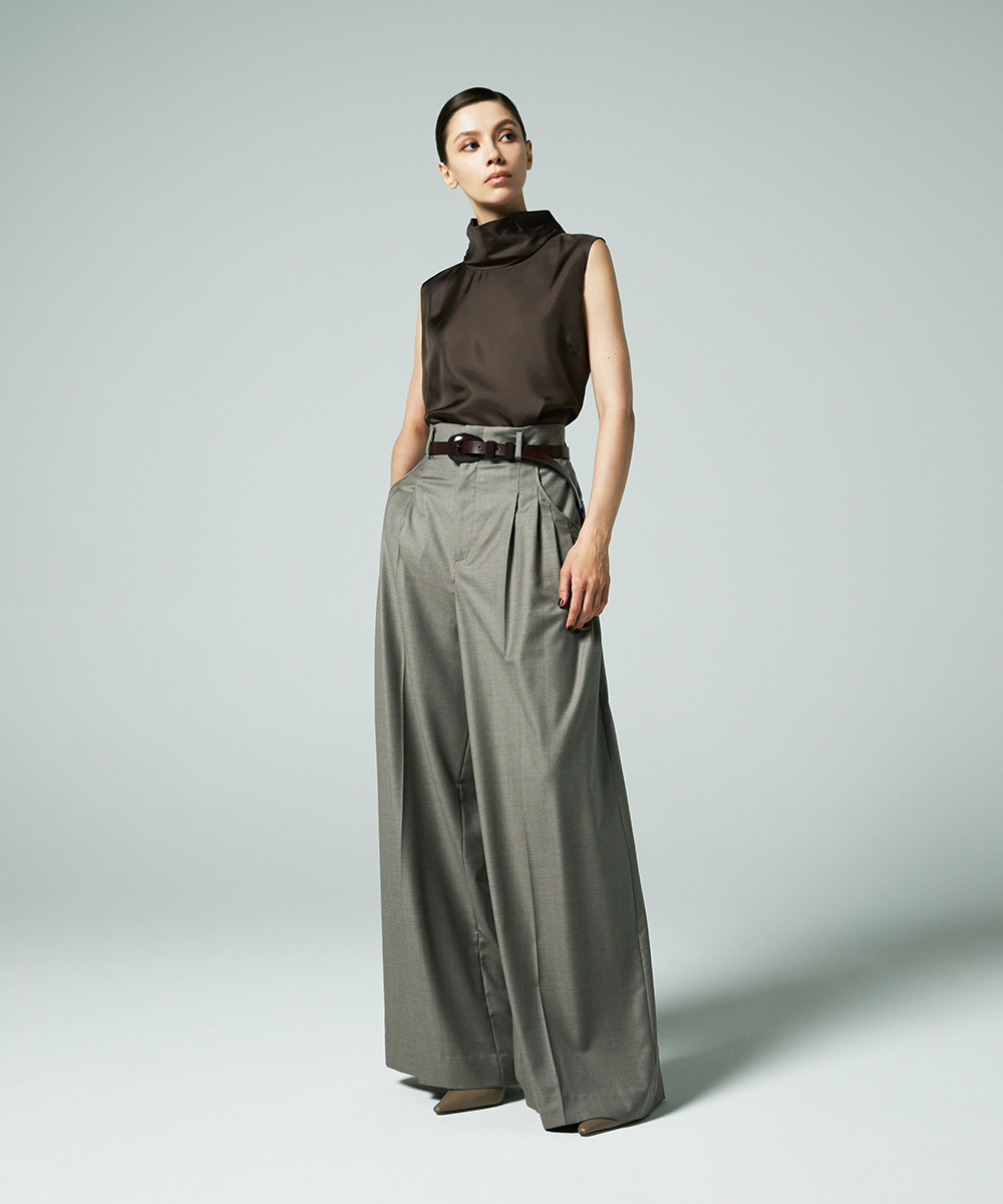 EAUVIRE スタンドカラーノースリーブブラウス ブラウン