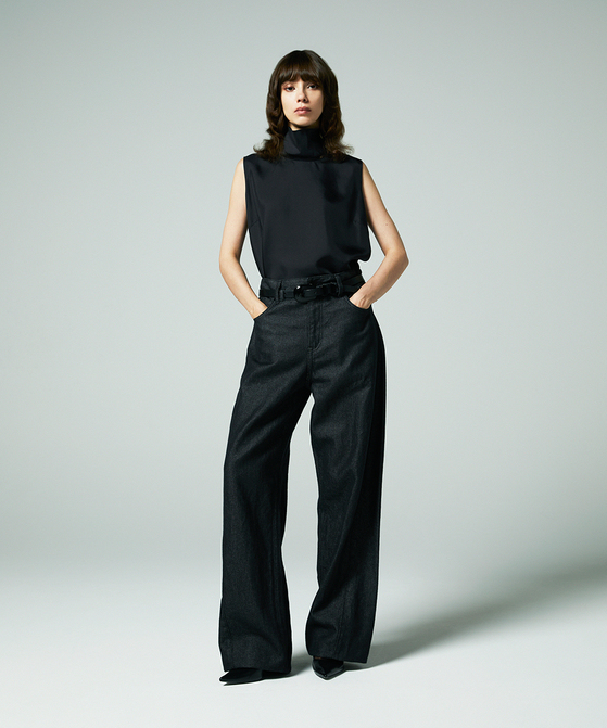 EAUVIRE スタンドカラーノースリーブブラウス ブラウン