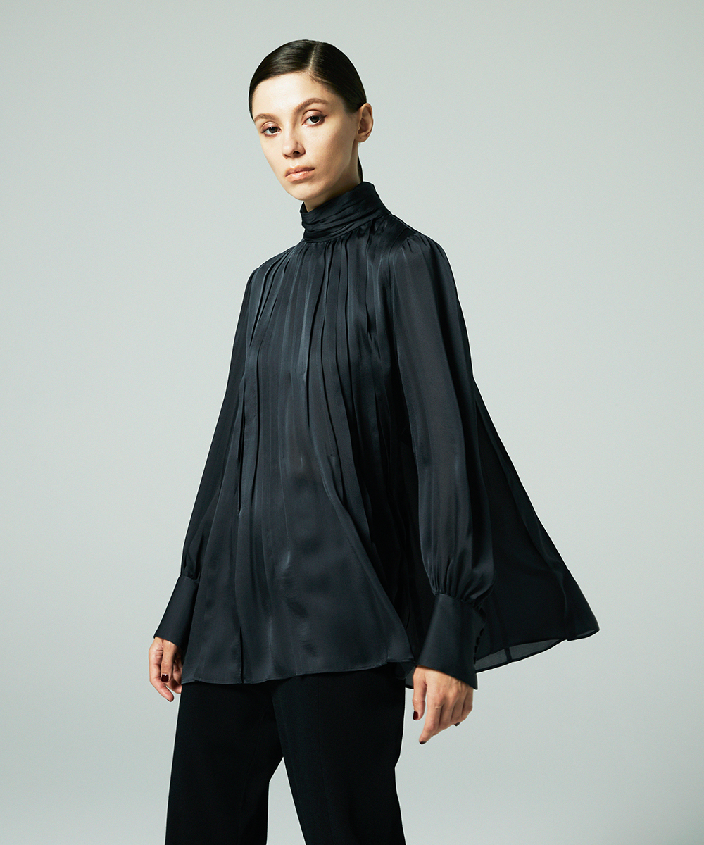 ランダムタックブラウス