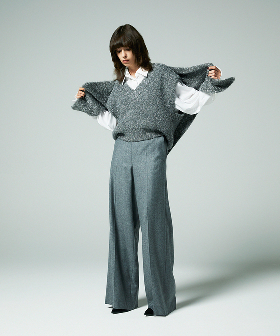 EAUVIRE フィルムラメVネックベスト シルバー