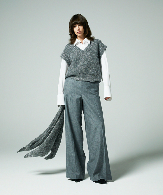 EAUVIRE フィルムラメVネックベスト シルバー