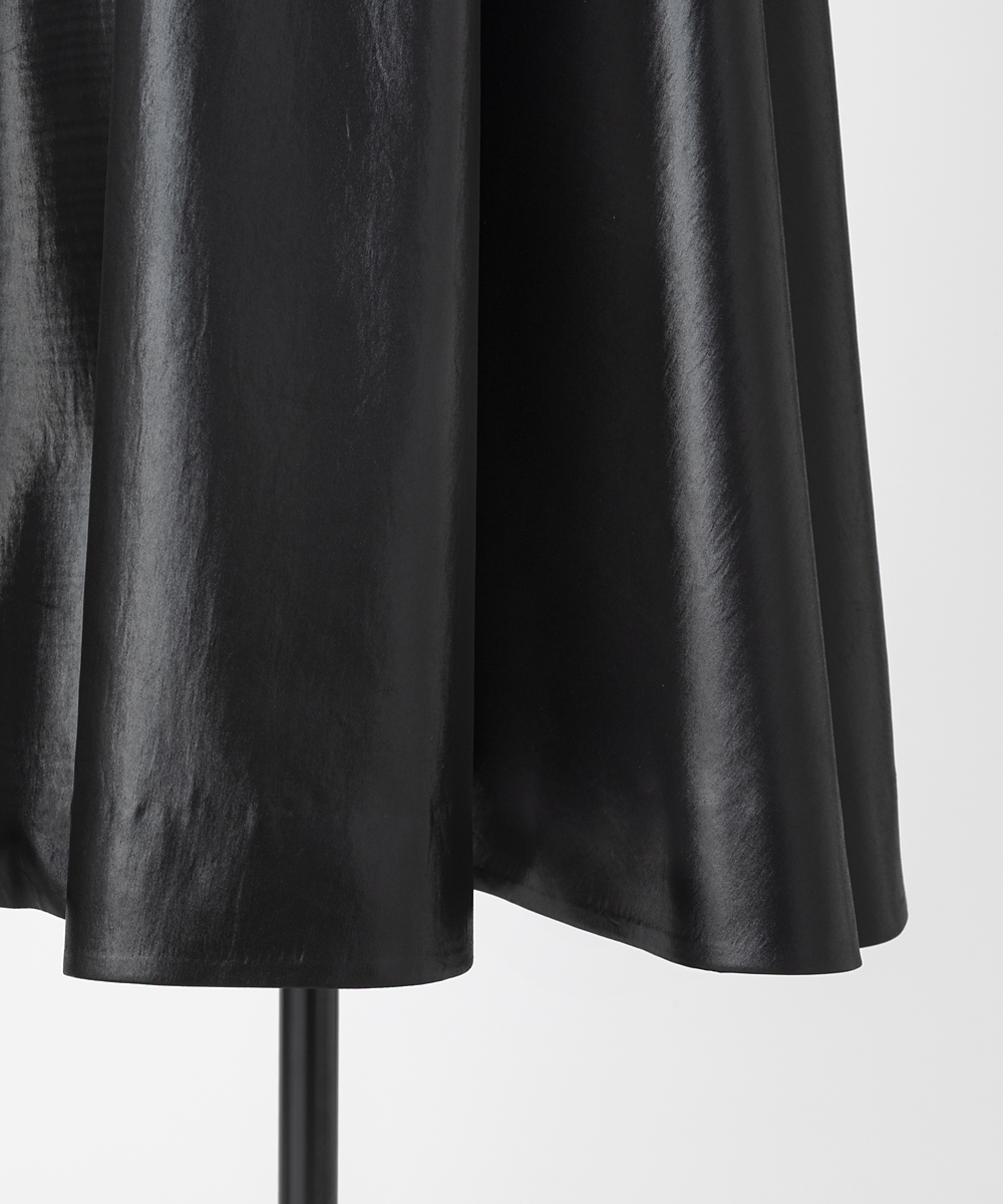 EAUVIRE グロッシーサテンフレアスカート ブラック