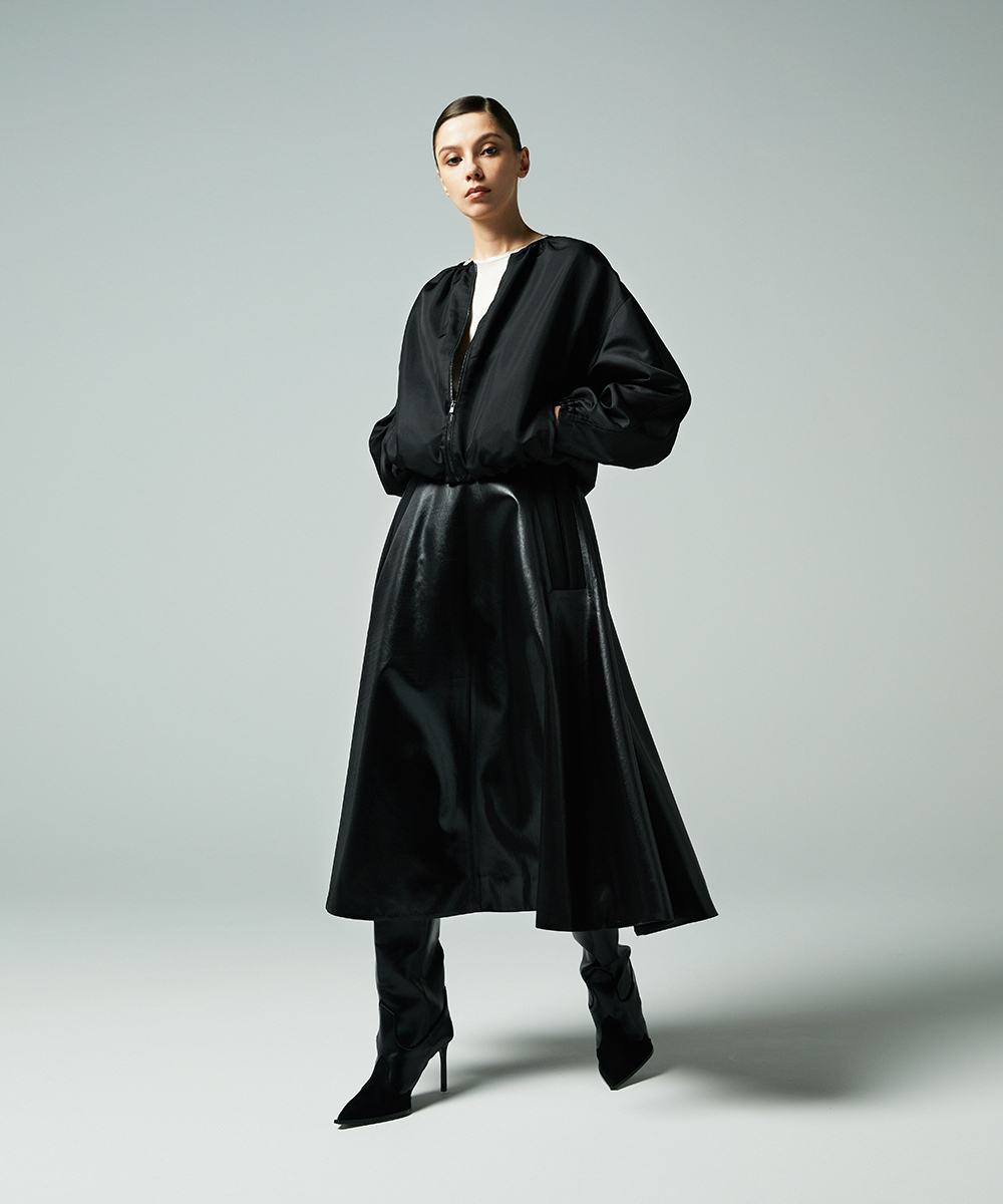 EAUVIRE グロッシーサテンフレアスカート ブラック