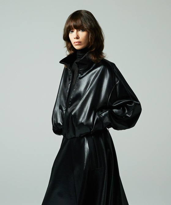 EAUVIRE グロッシーサテンブルゾン ブラック