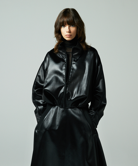 EAUVIRE グロッシーサテンブルゾン ブラック