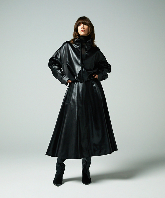 EAUVIRE グロッシーサテンブルゾン ブラック