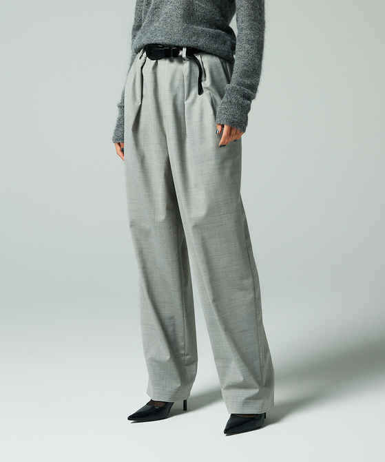 ワイドテーパードパンツ